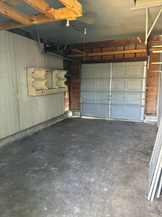 Building Photo - 3/1/1 Near Fairview Park in Sherman!