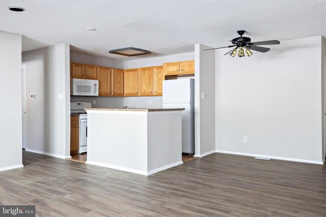 Building Photo - 211 Woodhollow Dr