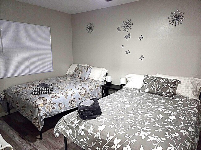 Building Photo - 8024 Candlewoode Dr