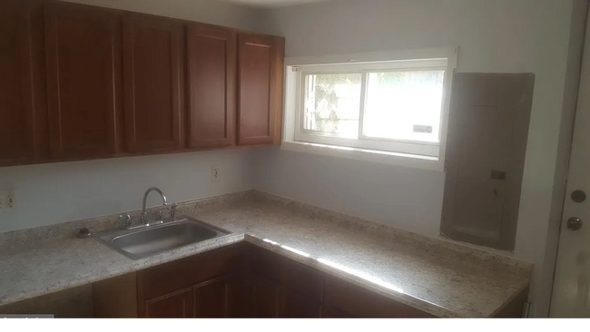 Building Photo - 4 Bedroom 2.5 Bathroom Single Family Home