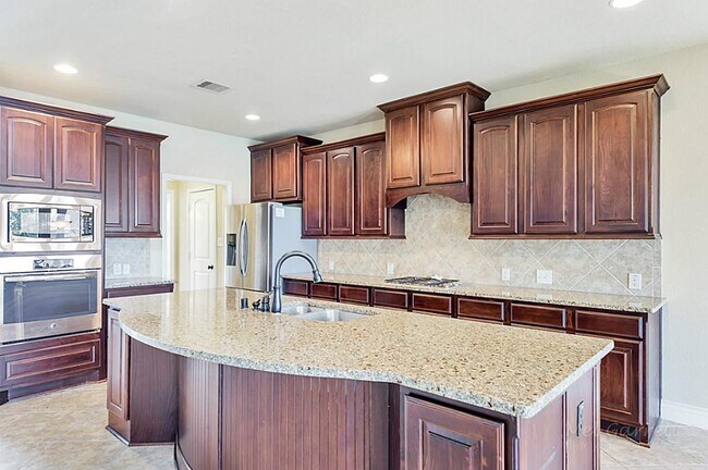 Building Photo - 28810 Davenport Dr