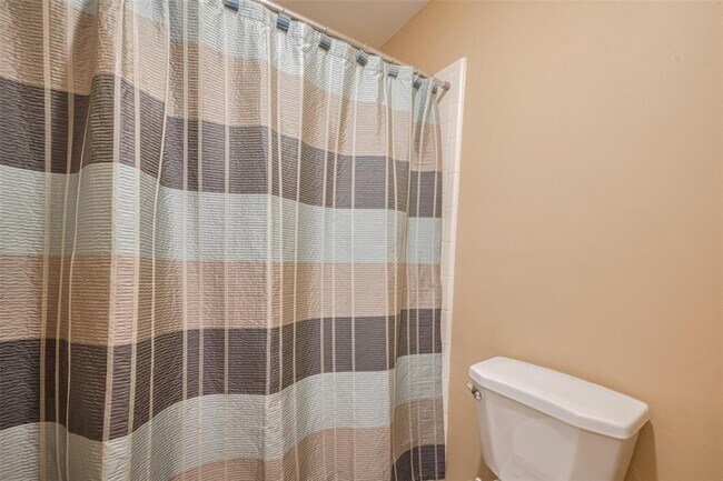 Building Photo - 12231 Carriage Hill Dr