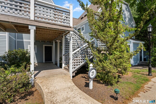 Building Photo - 2124 Old Pond Ln
