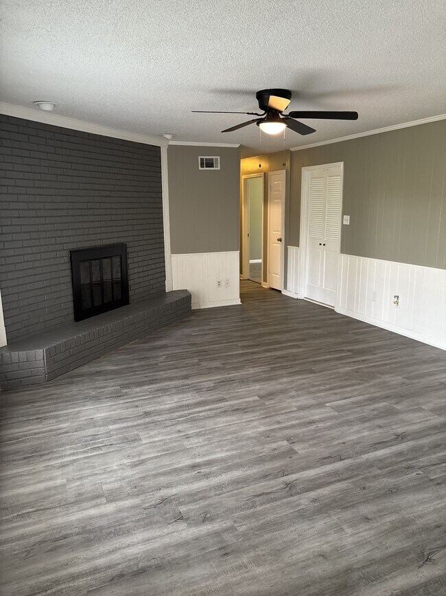 Building Photo - 8375 Rembrook Dr