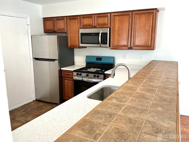 Building Photo - 246 Hyde Park Rd