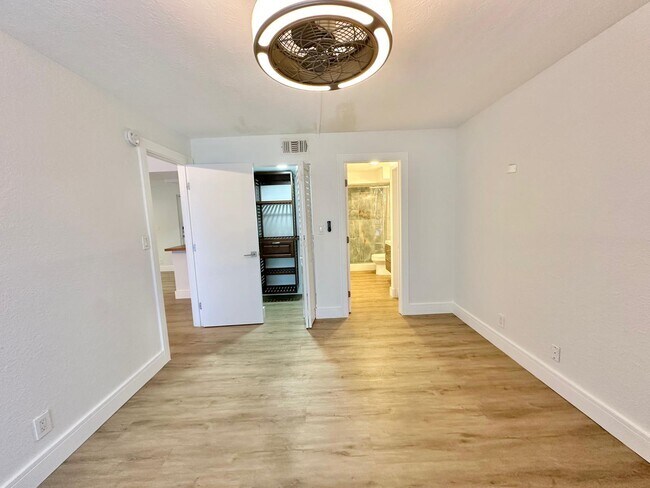 Building Photo - 470 NW 20th St