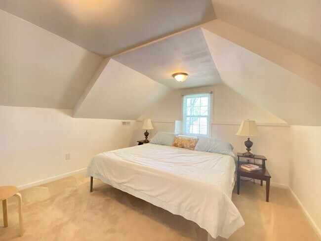 Building Photo - 4 Bed, 2 Bath Cape Cod style home in the Tuckahoe Elementary District!!