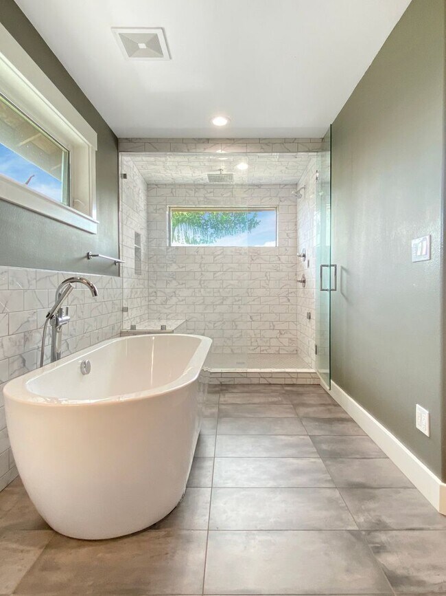 Building Photo - Elegant Awbrey Butte Home | Unfurnished | ...