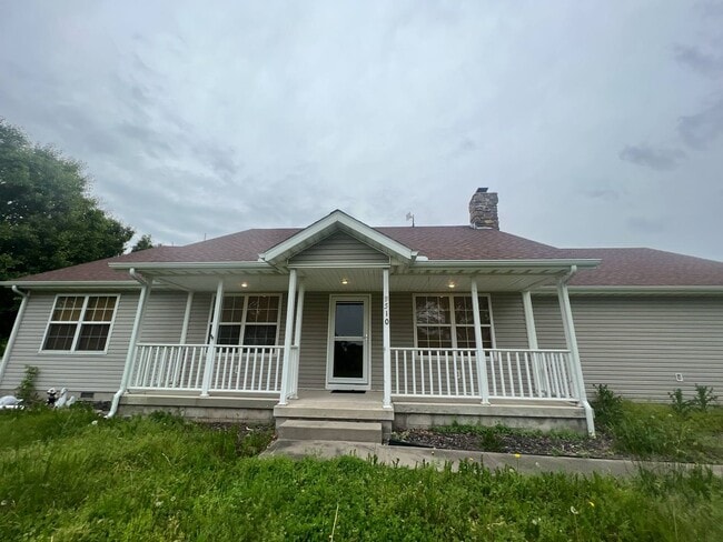 Primary Photo - BEAUTIFUL 3 BEDROOM / 2 BATHROOM HOUSE IN ...