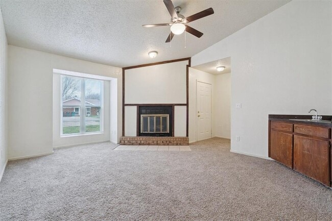 Building Photo - 6203 SE 47th St