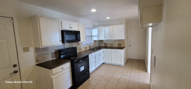 Building Photo - 10852 Cassandra Way