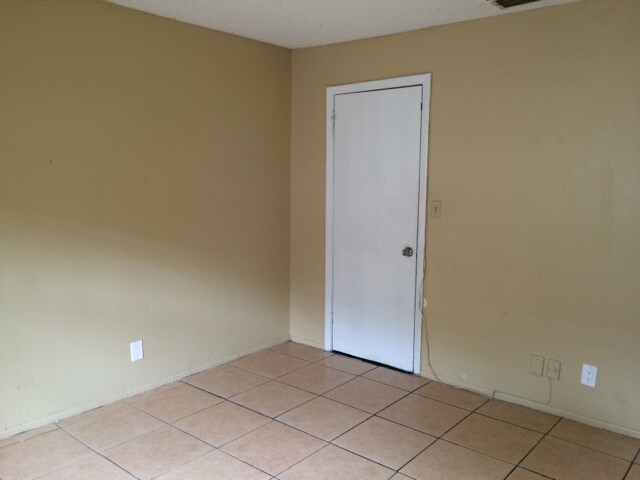 Building Photo - 1104 NW 8th Ave