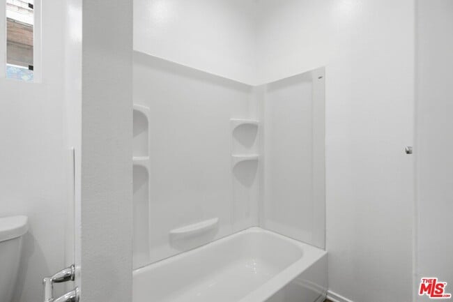 Building Photo - 171 E 35th St