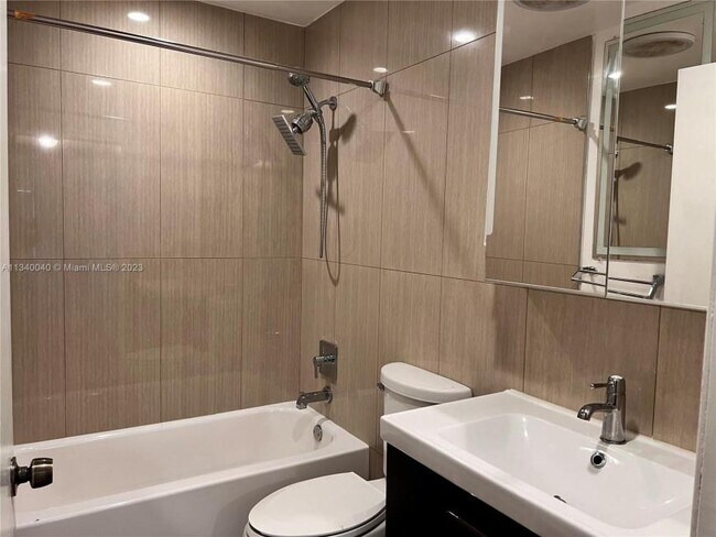 Building Photo - 3 bedroom in Miami Gardens FL 33055