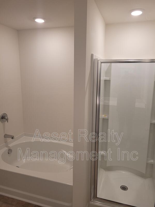 Building Photo - 4714 Willow Bluff Cir