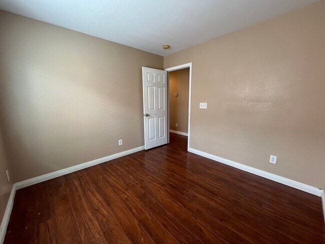 Building Photo - 8988 Winchester Ridge St