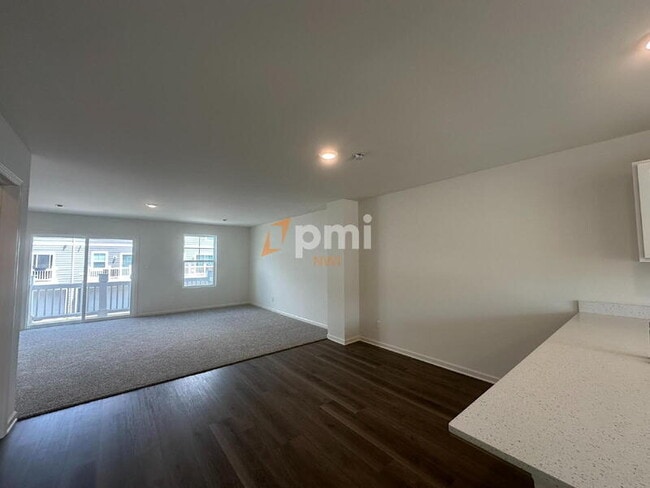 Building Photo - 8754 Clover Ln