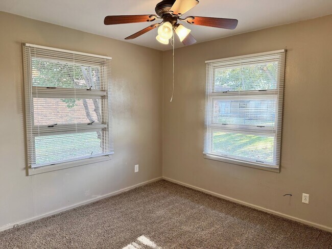 Building Photo - 703 Pecan St