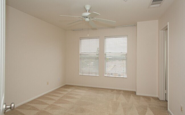 Building Photo - Condo in San Elijo!