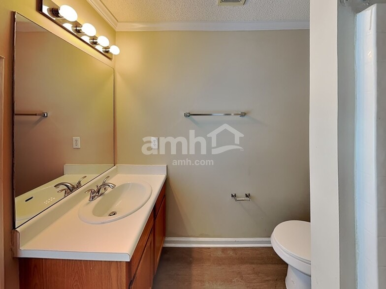 Building Photo - 2440 Hampton Estates Dr SW