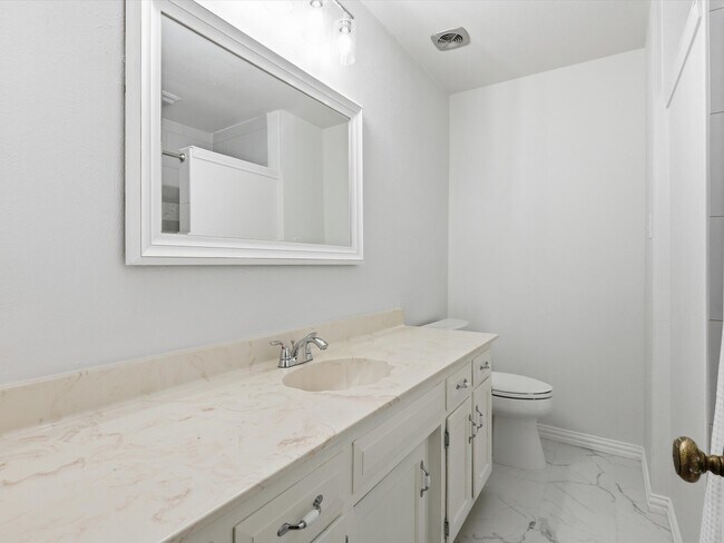 Building Photo - 8432 Glenann Dr