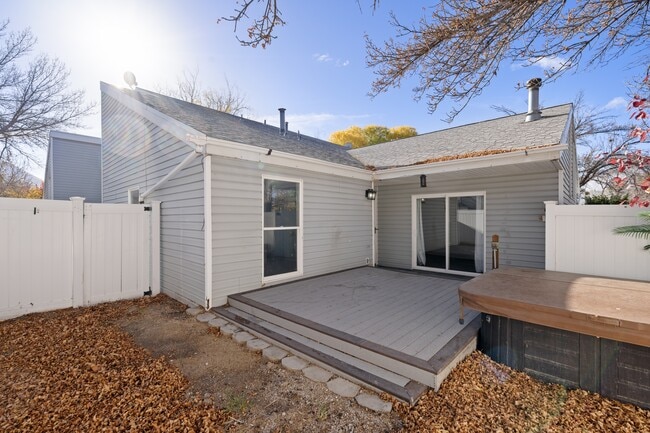 Building Photo - 60 Millpond Dr