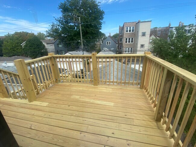 Building Photo - 3520 W Shakespeare Ave