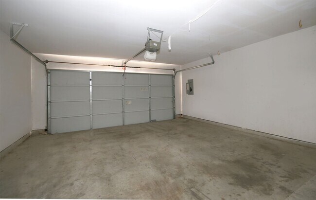Building Photo - 2819 Crawford St