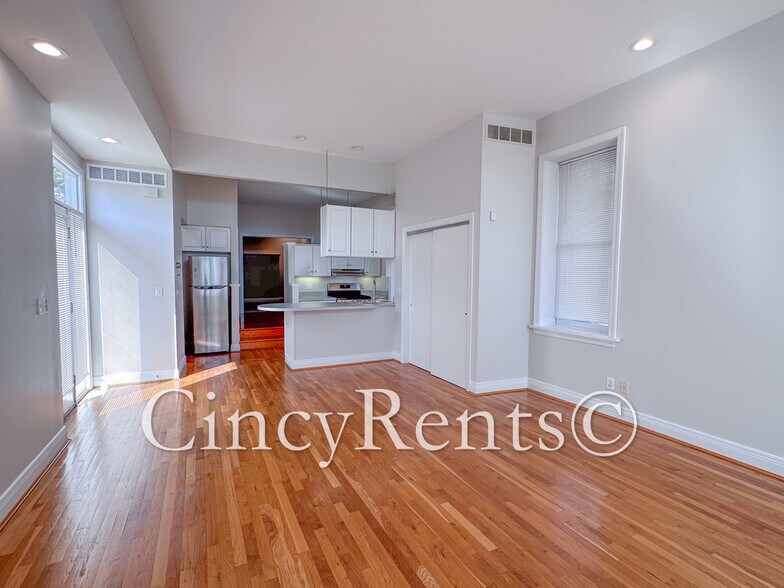 Building Photo - 334 Kilgour St