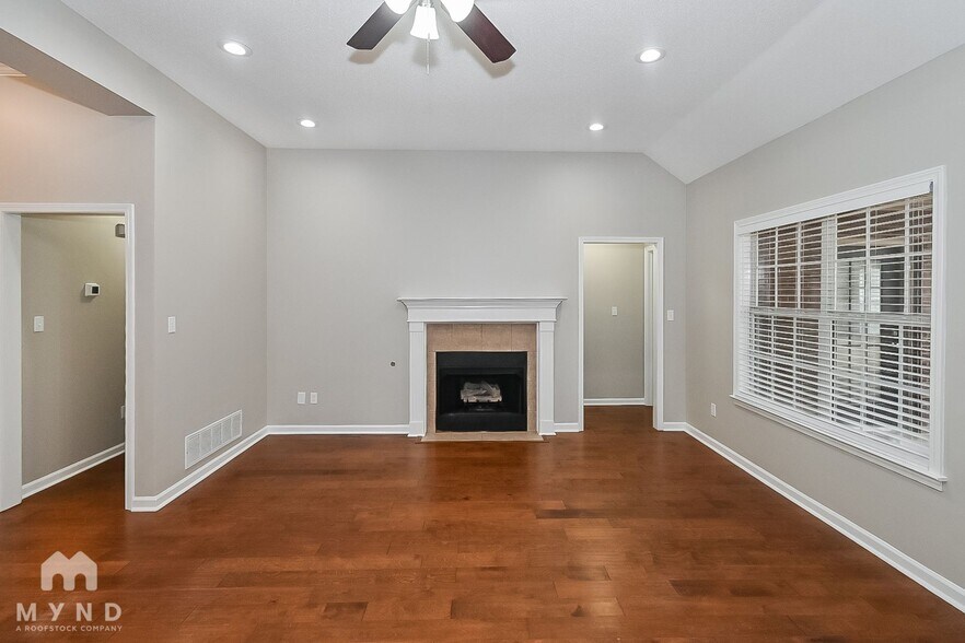 Building Photo - 1113 Deer Creek Dr