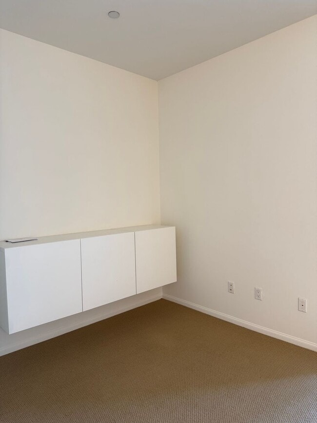 Building Photo - 2Bed - 2Bath Home