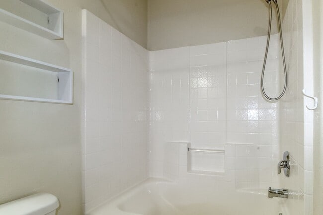 Building Photo - 2-Bedroom DuPont Condo with New Interior Paint and Carpet