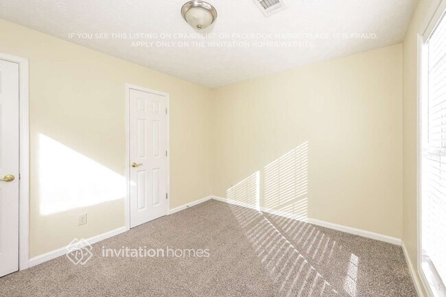 Building Photo - 6521 Carriage Ln