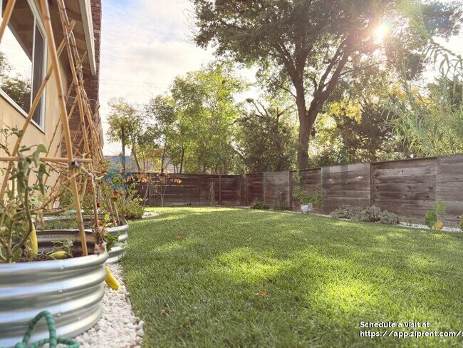 Building Photo - 500 Malaga Way