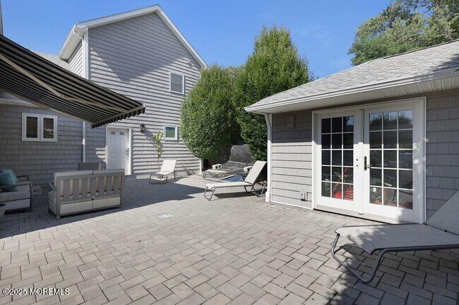 Building Photo - 63 Carpenter St