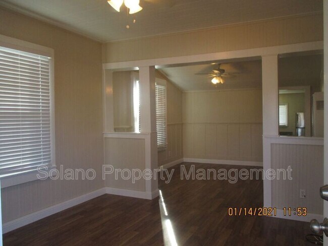 Building Photo - 721 Broadway St