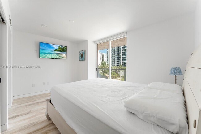 Building Photo - 5900 Collins Ave
