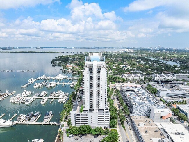 Building Photo - 1800 Sunset Harbour Dr