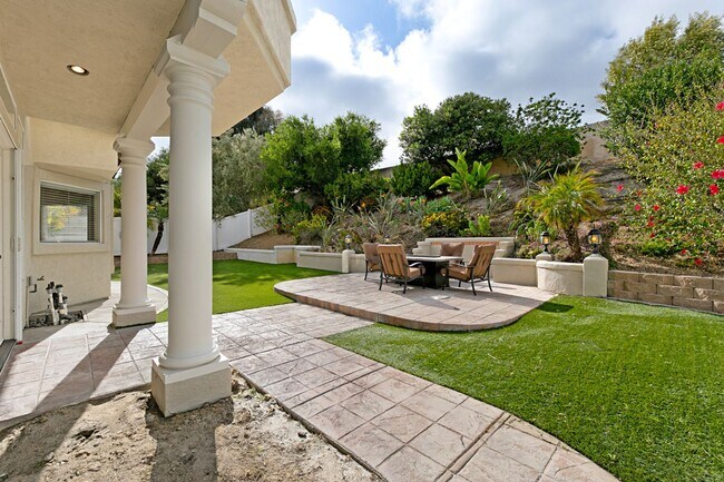 Building Photo - Large Beautiful Home in the Missions