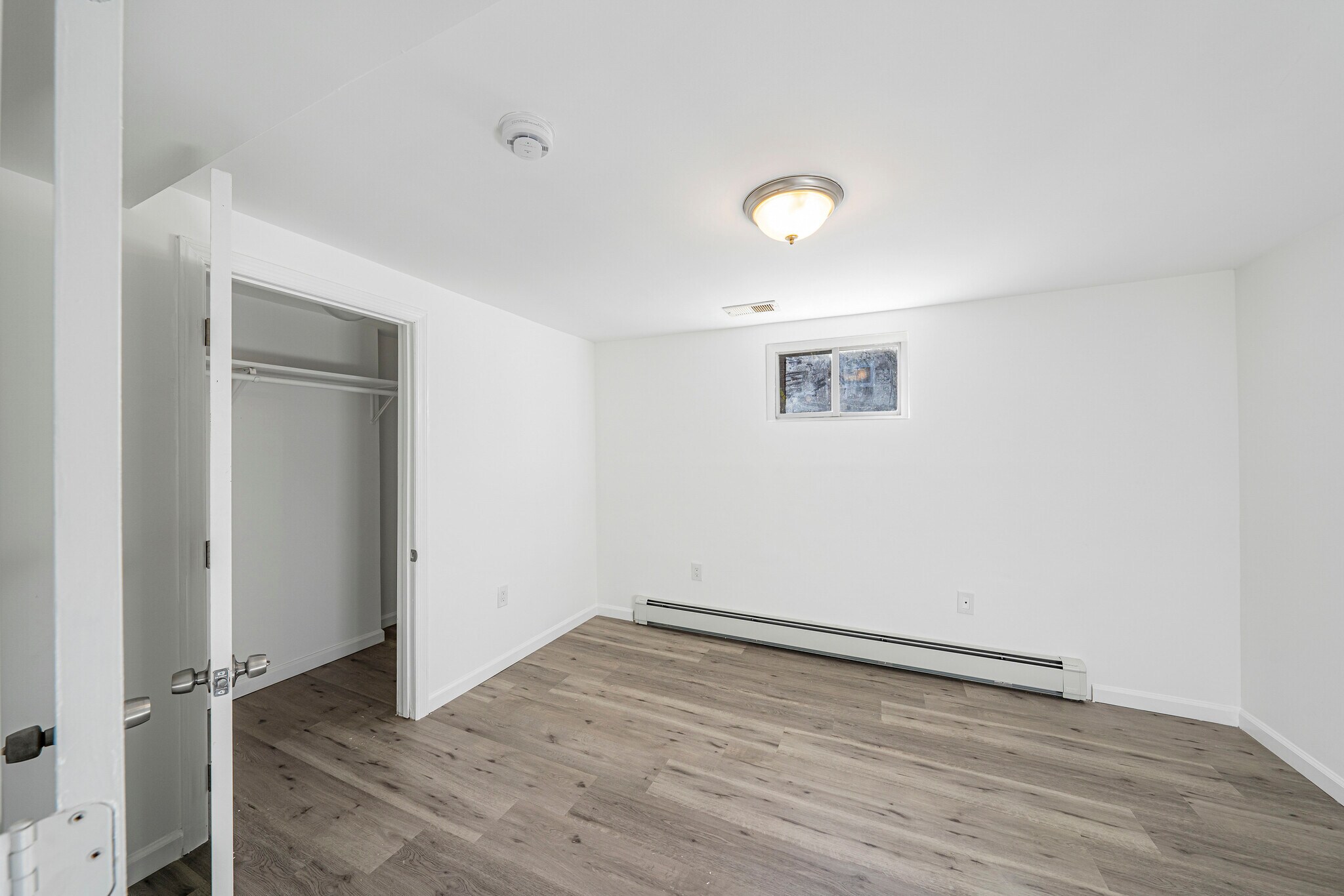 Building Photo - 400 W Elm St