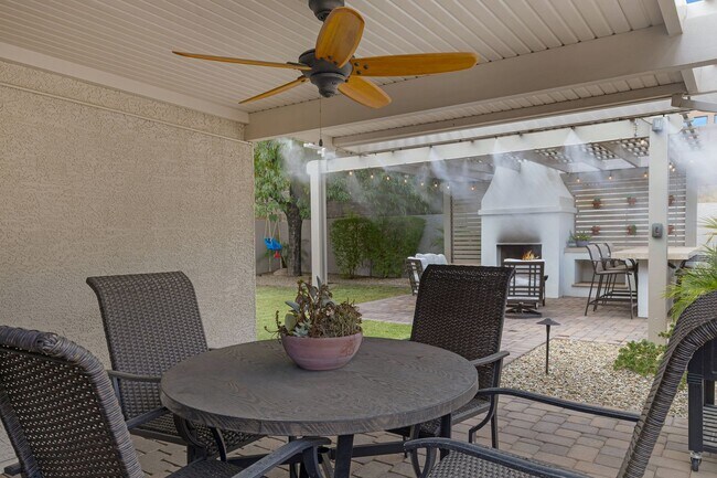 Building Photo - 4 Bedroom/2 Bathroom Remodeled home with S...