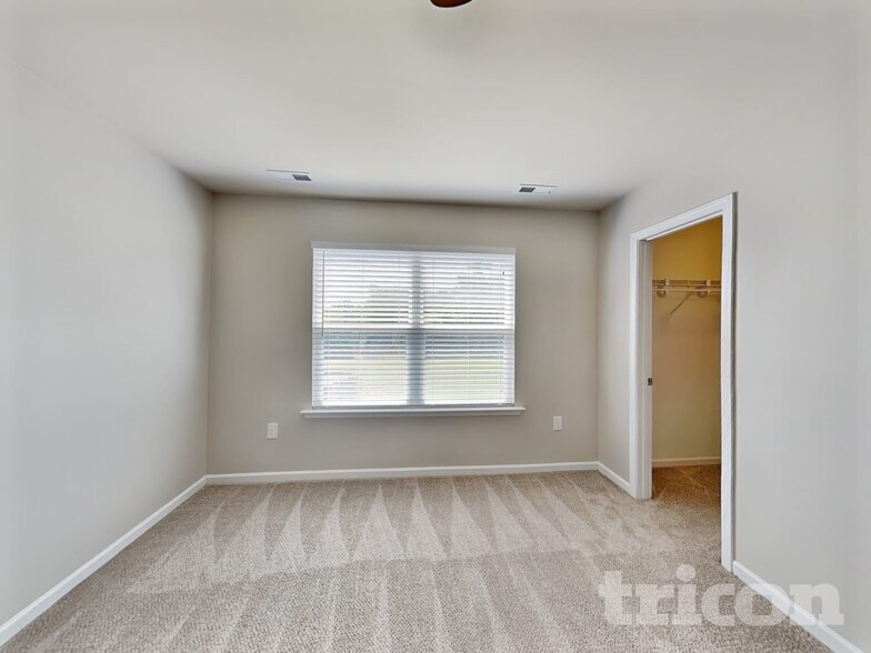 Building Photo - 4416 Lyman Ave