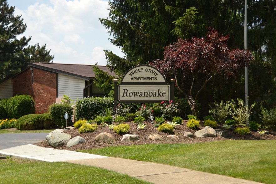 Primary Photo - Rowanoake Apartments