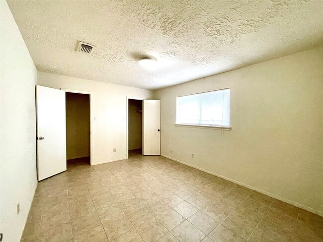Building Photo - 4502 Mossygate Dr