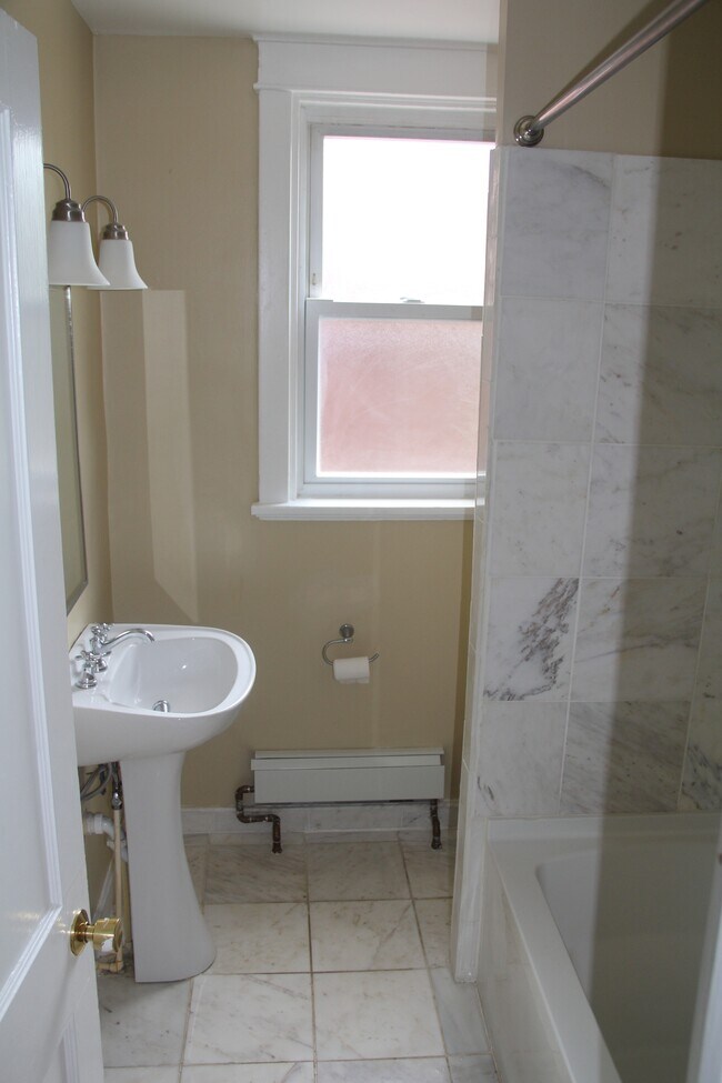 Building Photo - 6614-6616-6616 Ridgeville St