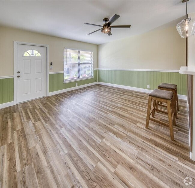 Building Photo - 241 NE 40th Ct