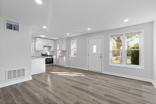 Building Photo - 1830 White St