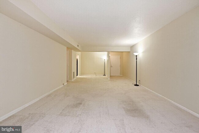 Building Photo - 7640 Provincial Dr