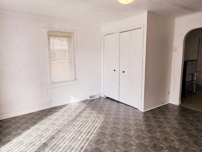 Building Photo - 612 6th St SW