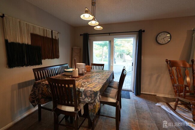 Building Photo - 151 Tennyson Dr